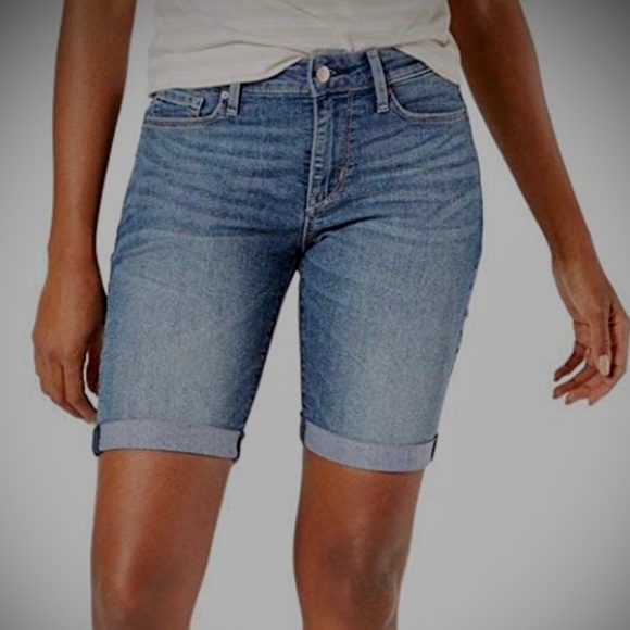 Vigoss The New York Bermuda Jean shorts💕 - Picture 3 of 12